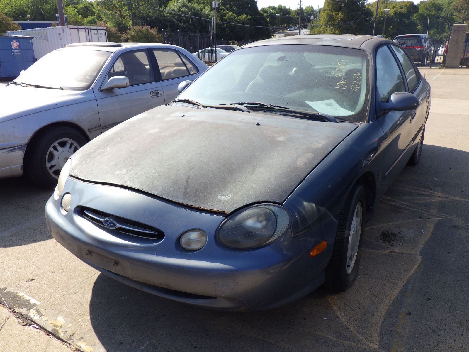 1999 Ford Taurus